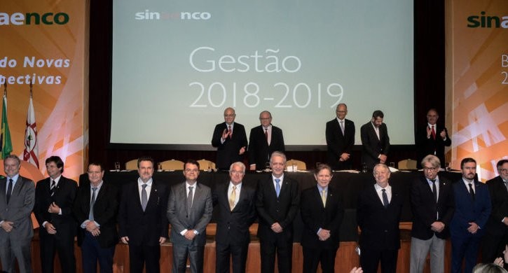 Você está visualizando atualmente Apecs participa da posse da nova diretoria do Sinaenco